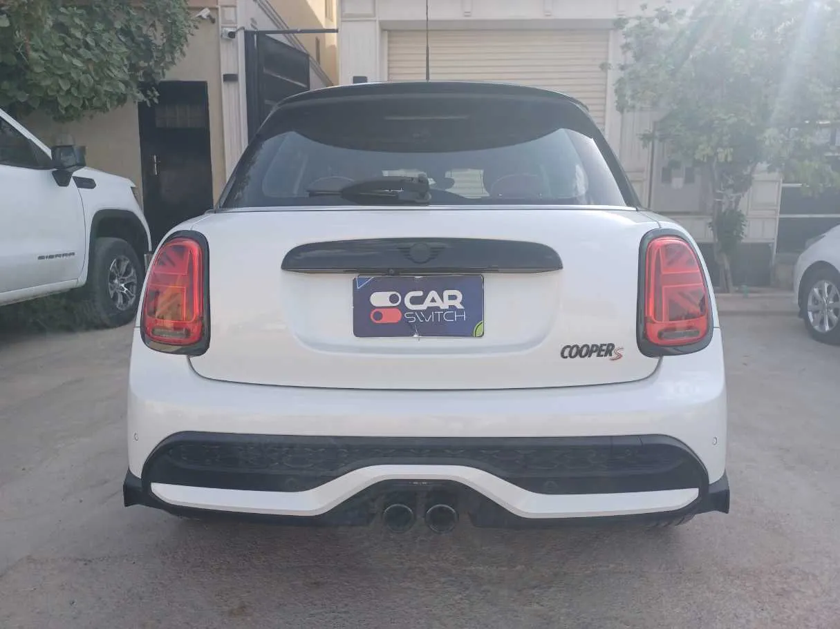 Car image 6