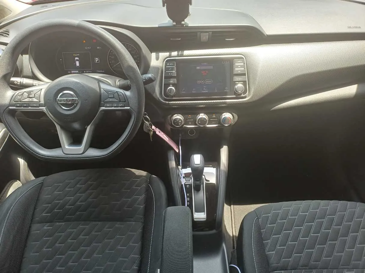 Car image 16