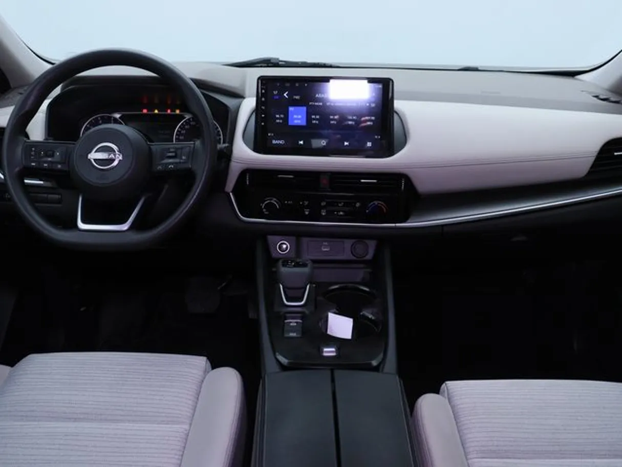 Car image 14