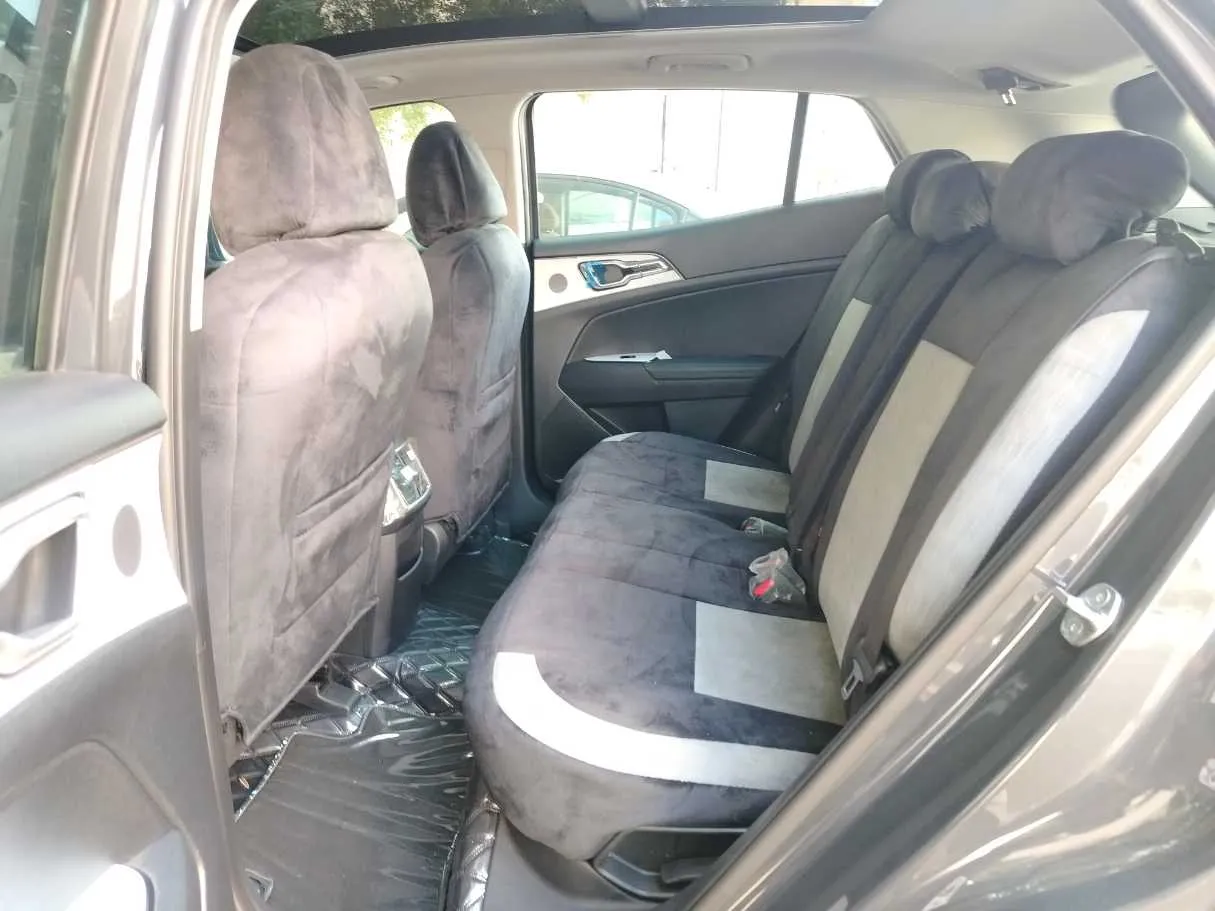 Car image 17
