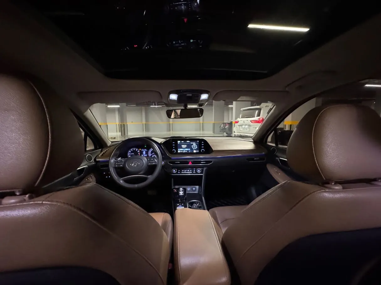 Car image 14