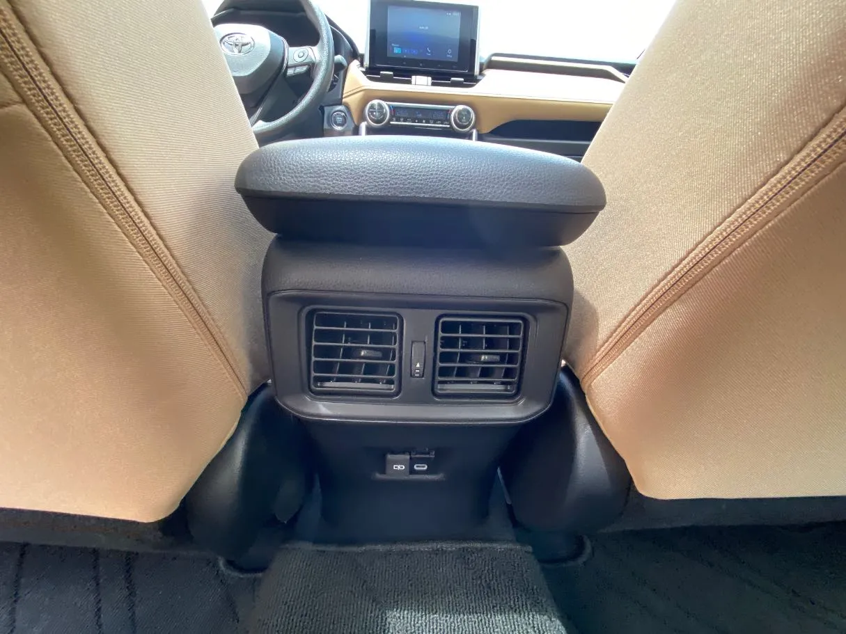Car image 29