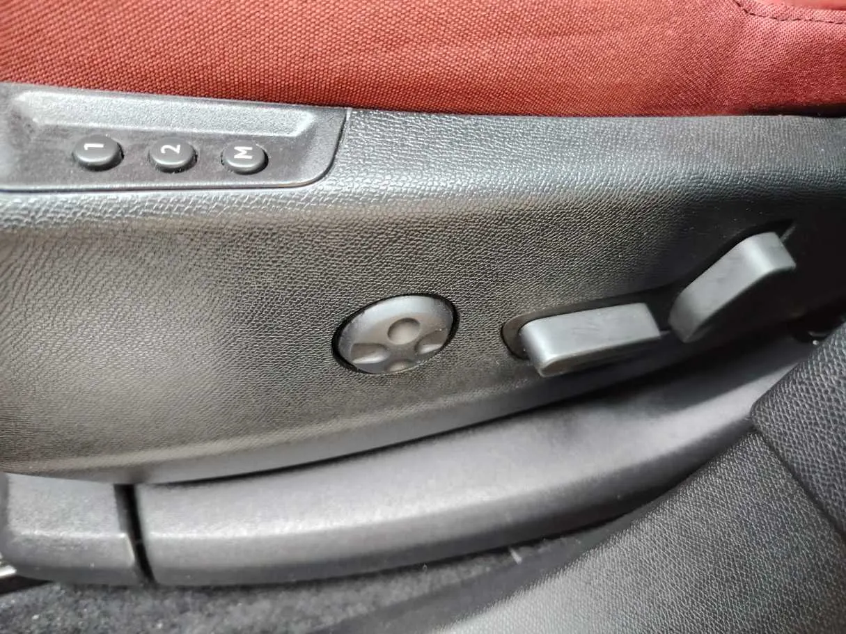 Car image 33
