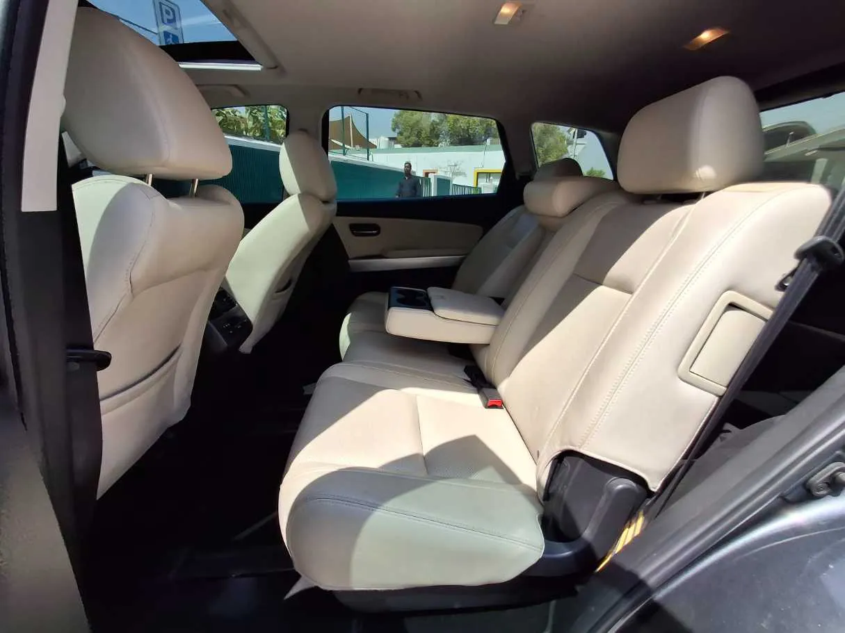 Car image 13