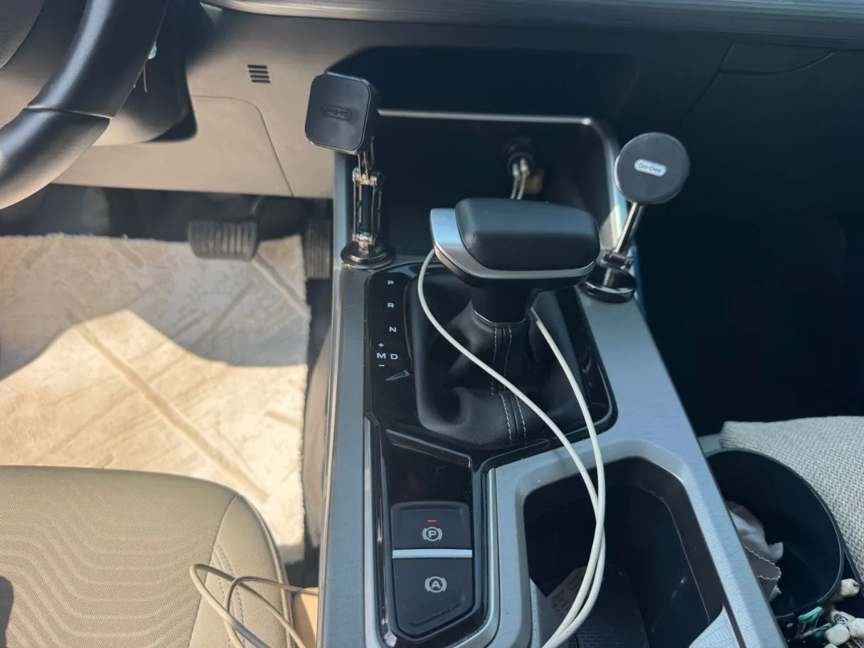 Car image 15