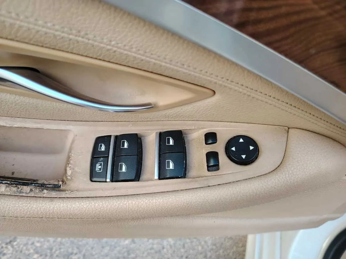 Car image 37