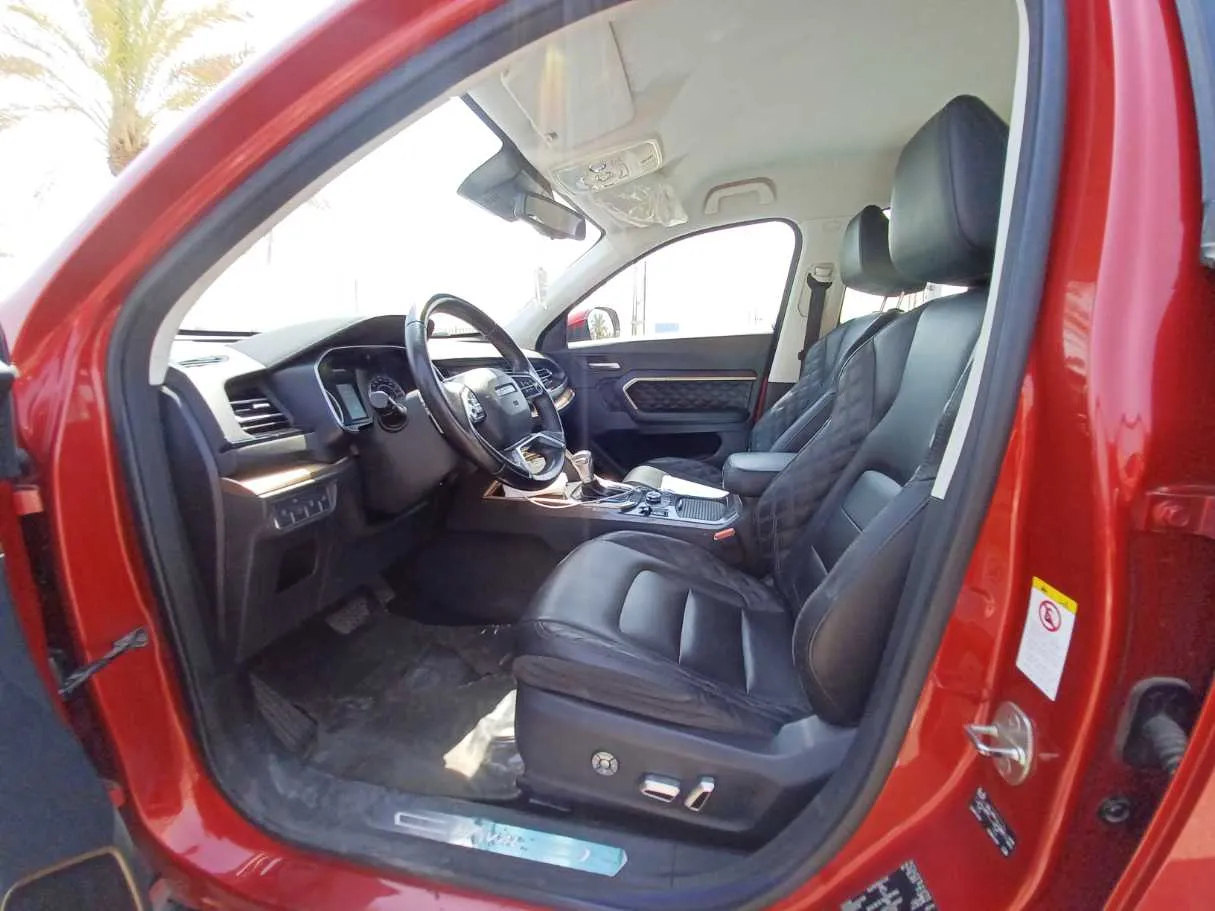 Car image 11