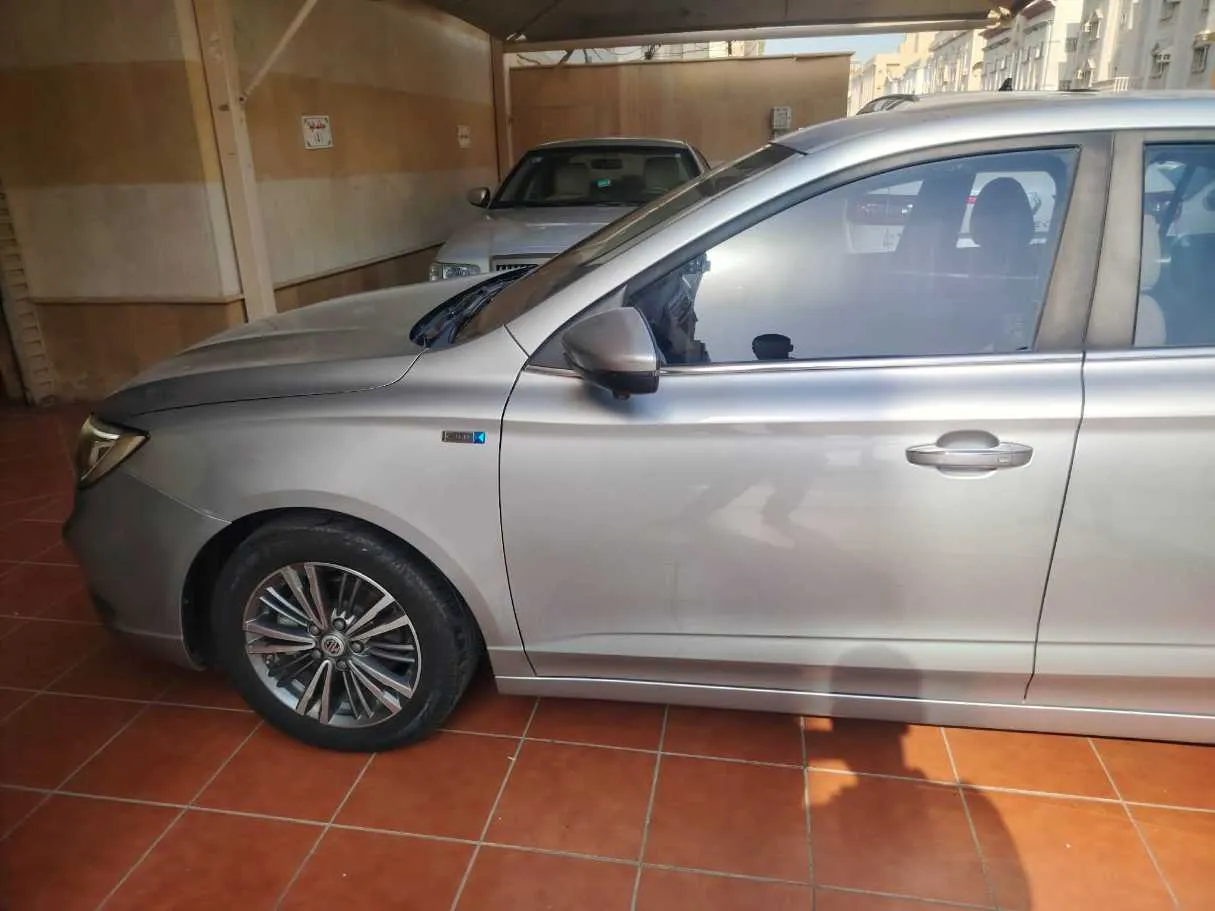 Car image 9