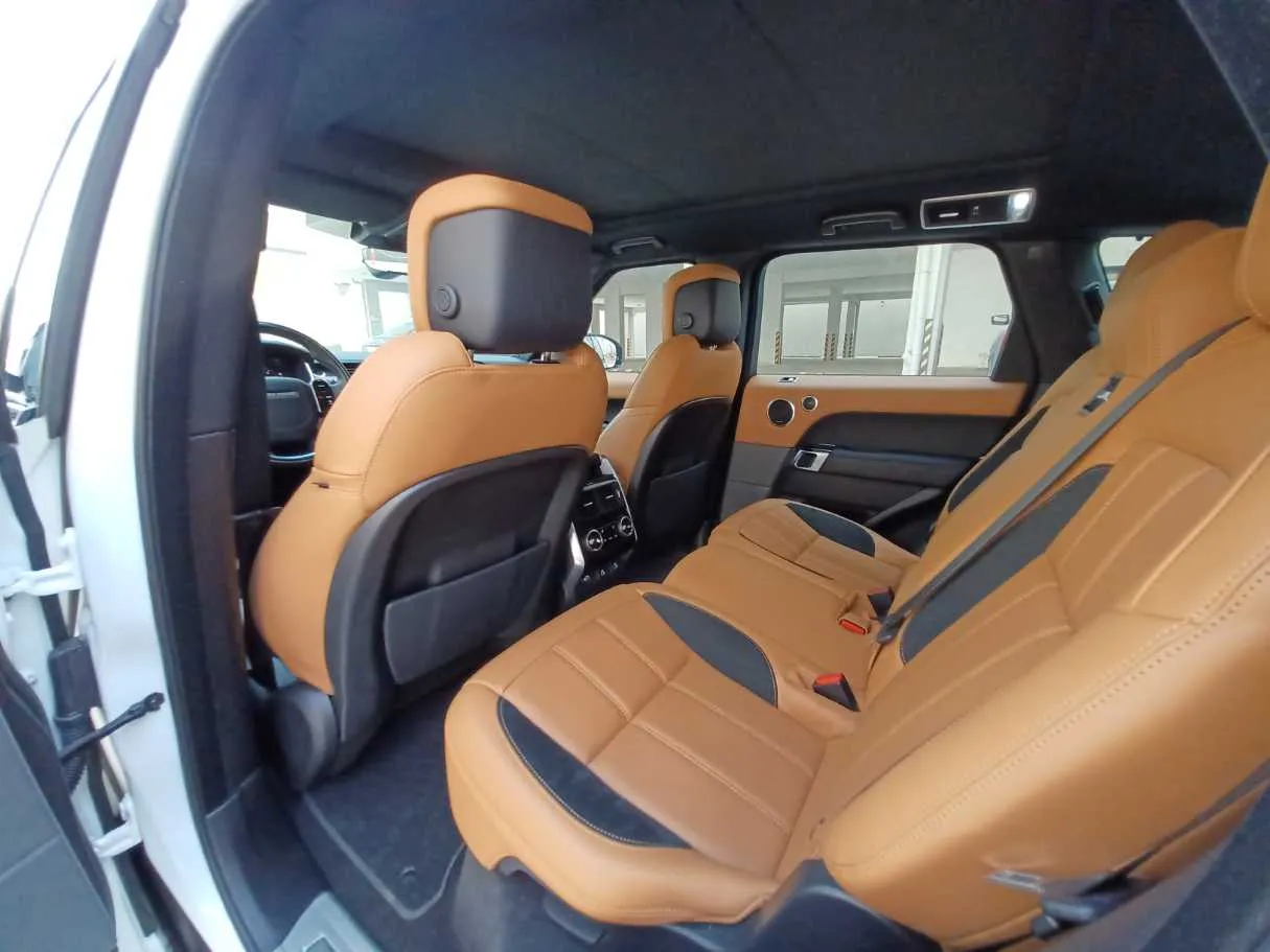 Car image 13