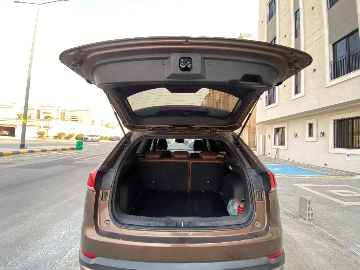 Car image 20