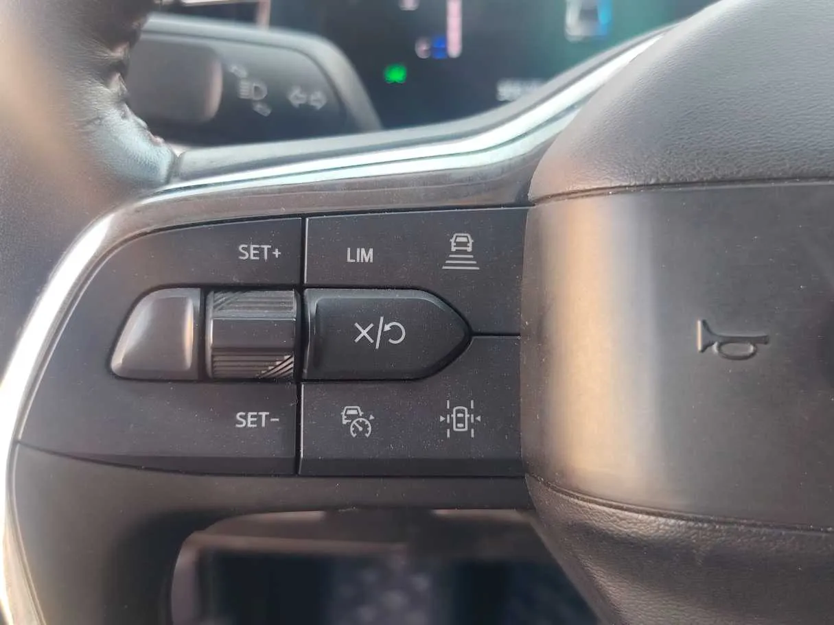 Car image 23