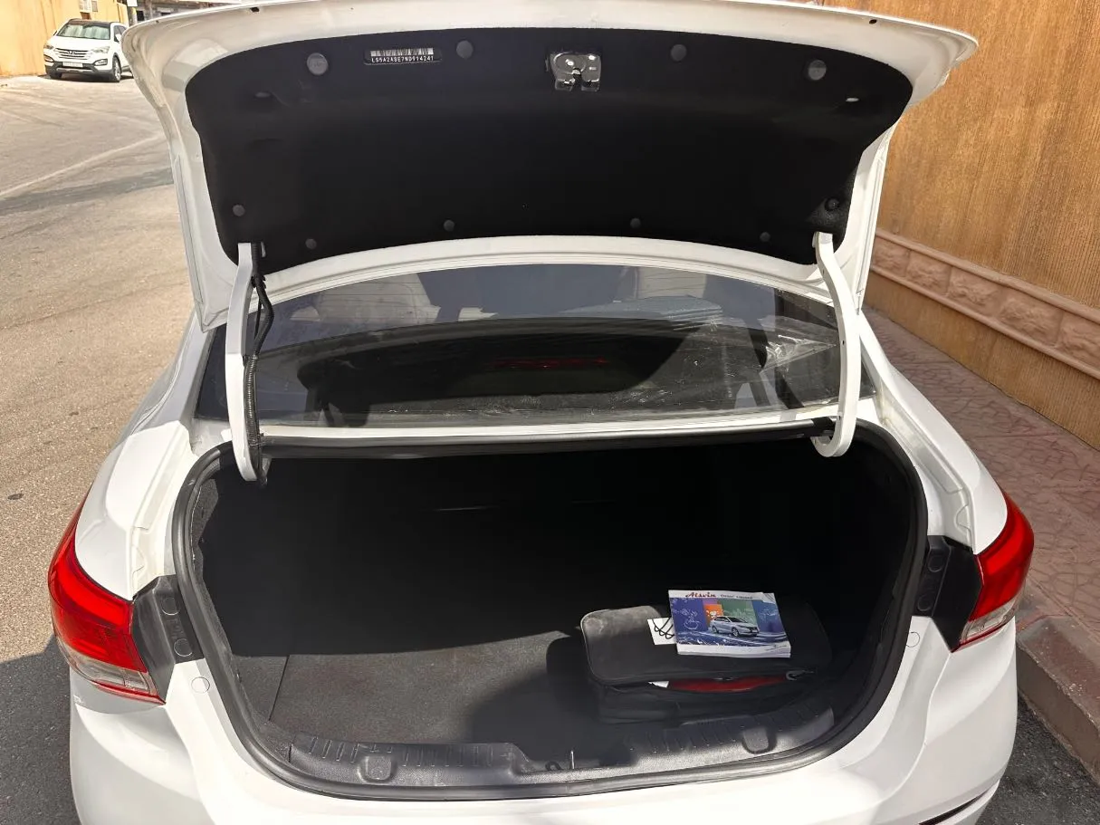 Car image 21