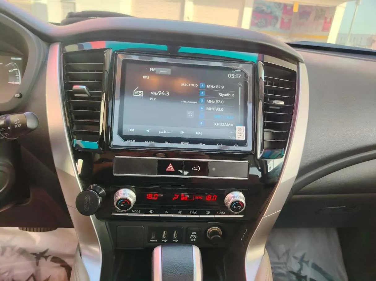 Car image 30