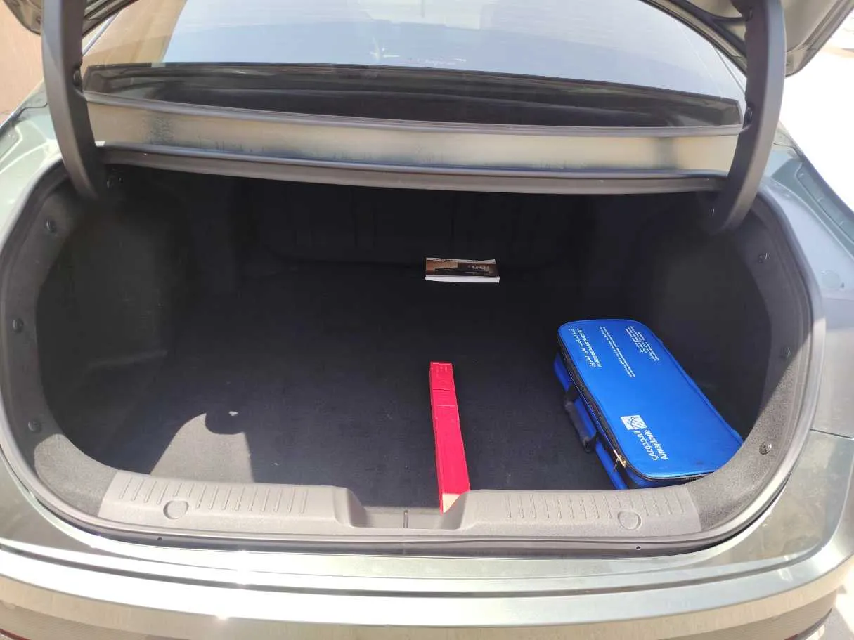 Car image 26