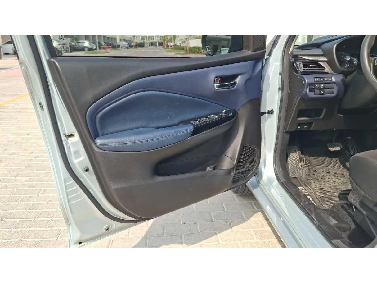 Car image 10