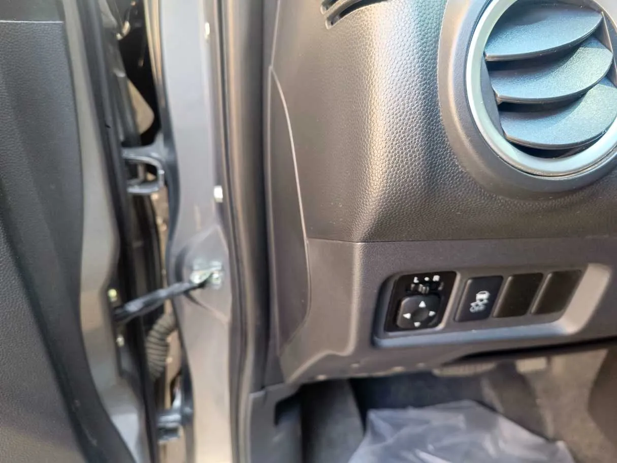 Car image 30