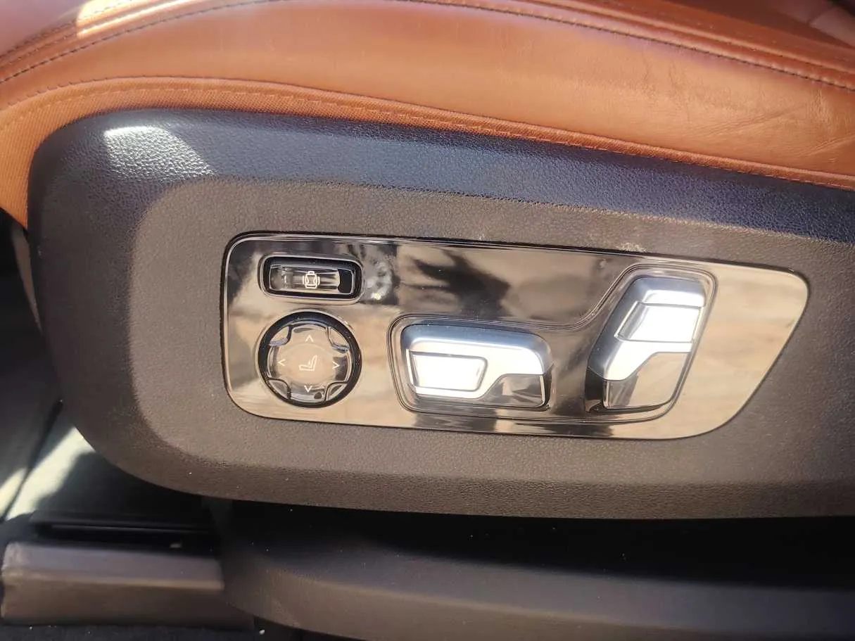 Car image 32