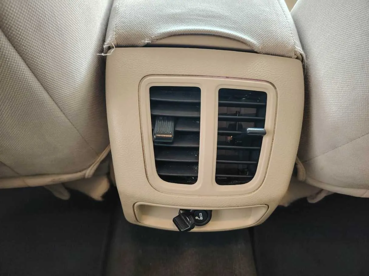 Car image 38