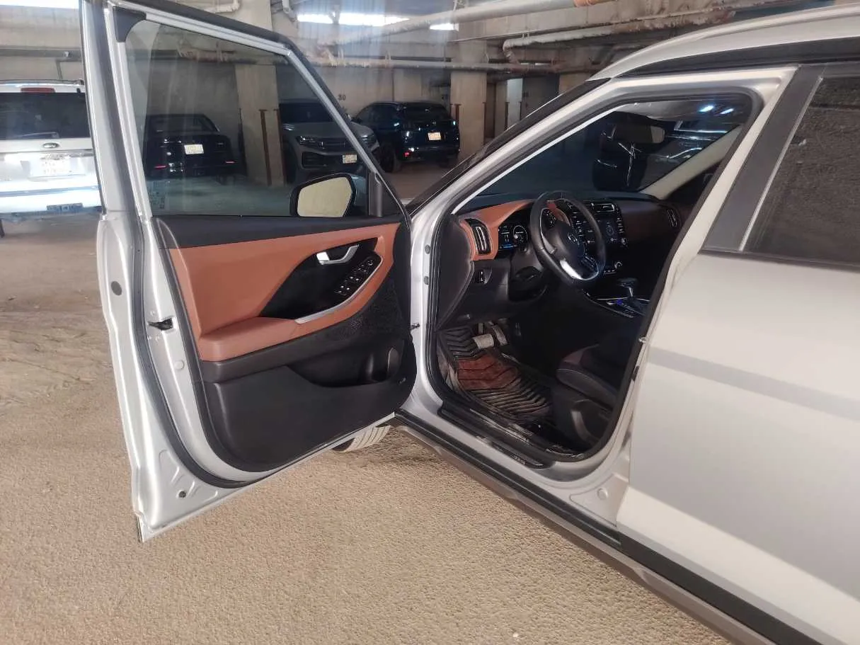 Car image 11