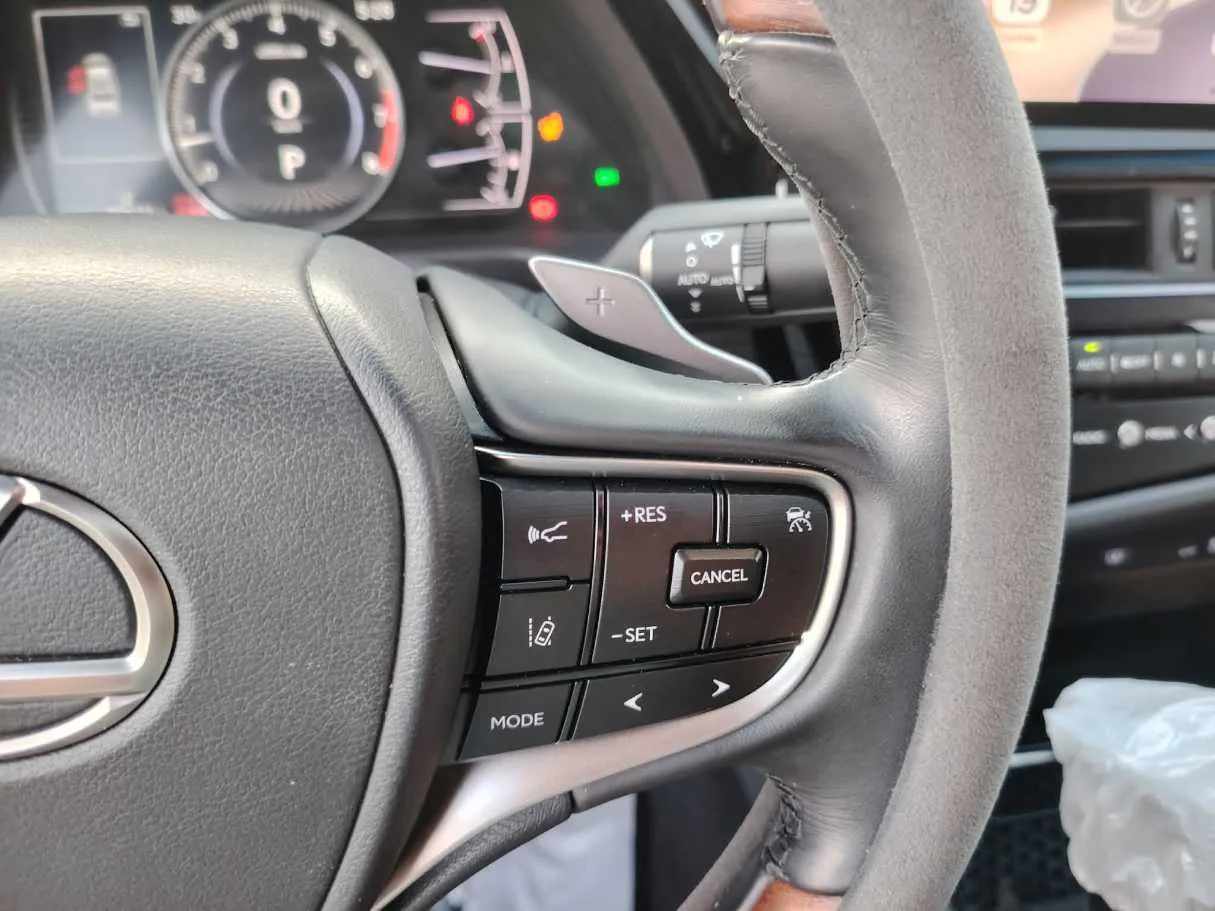 Car image 26