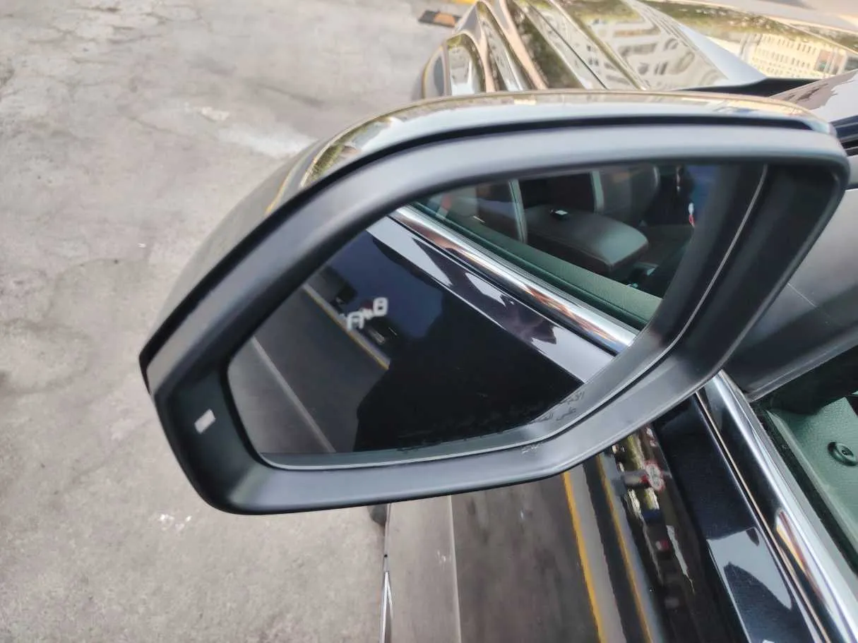 Car image 29
