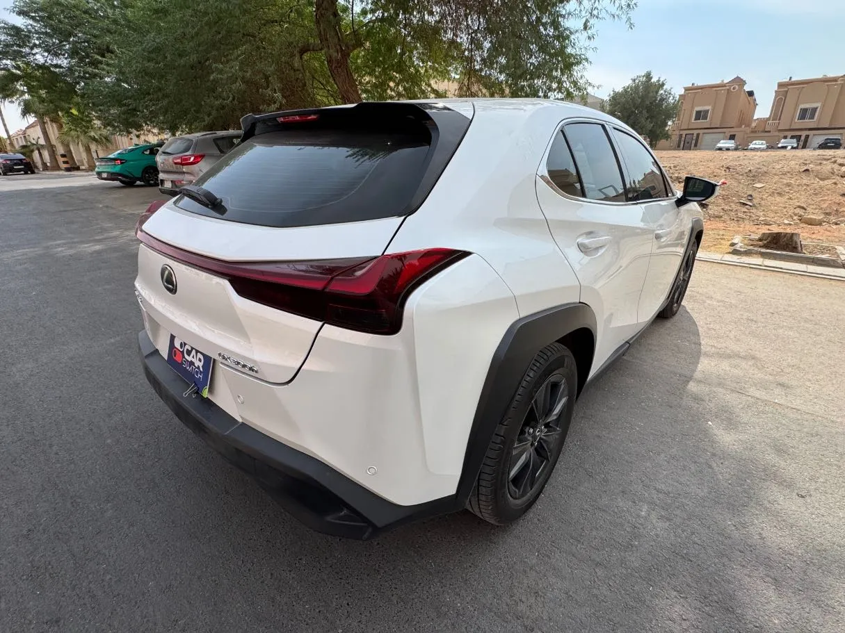 Car image 5