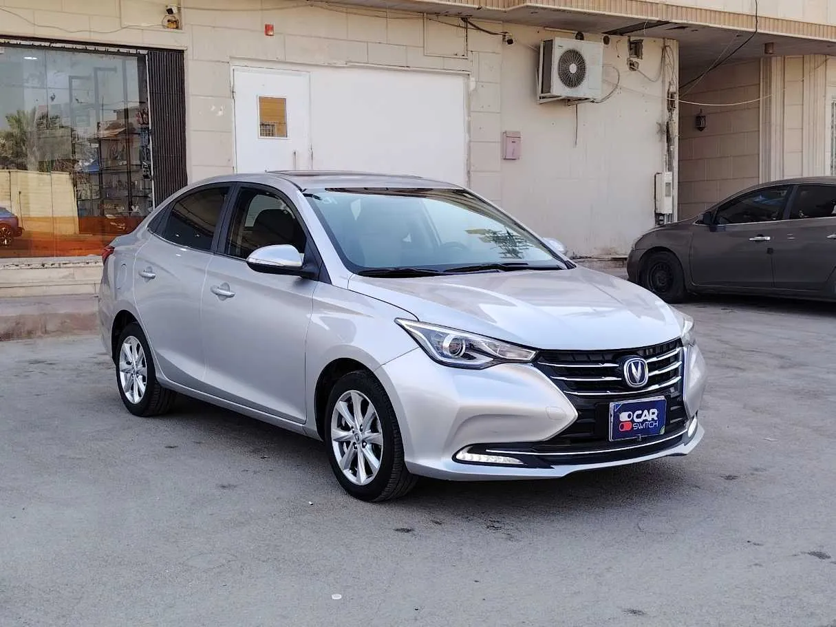 Car image 3