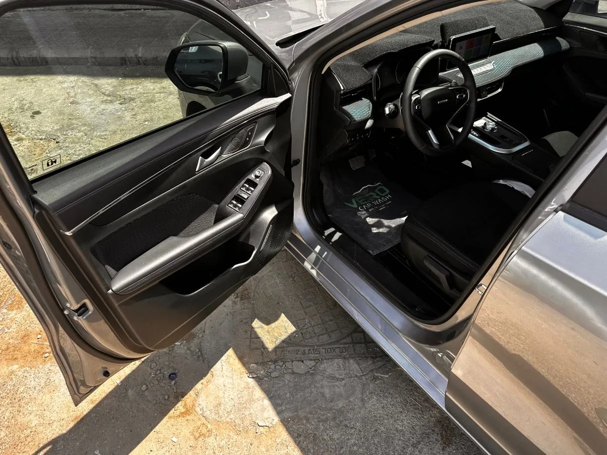 Car image 11