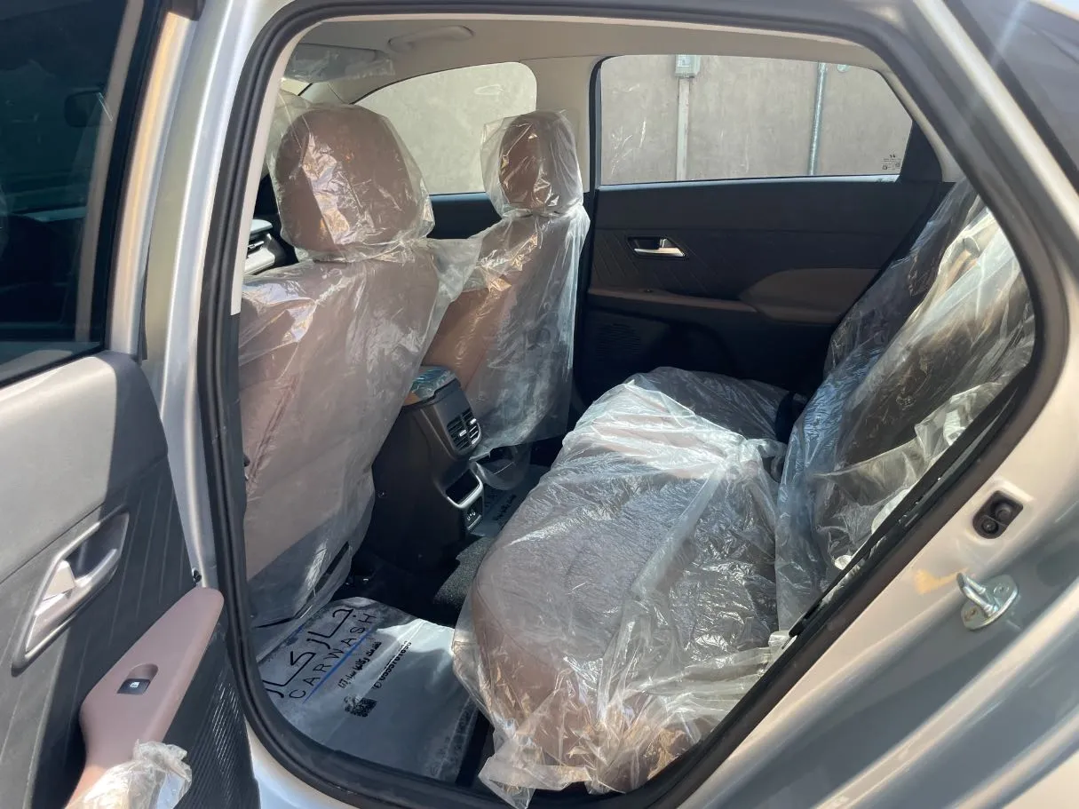 Car image 16