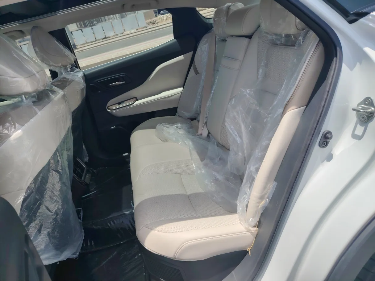 Car image 16