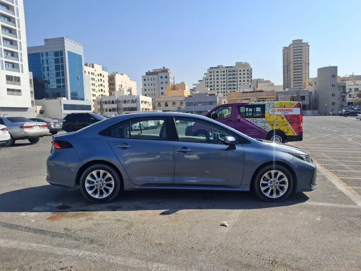 Car image 4