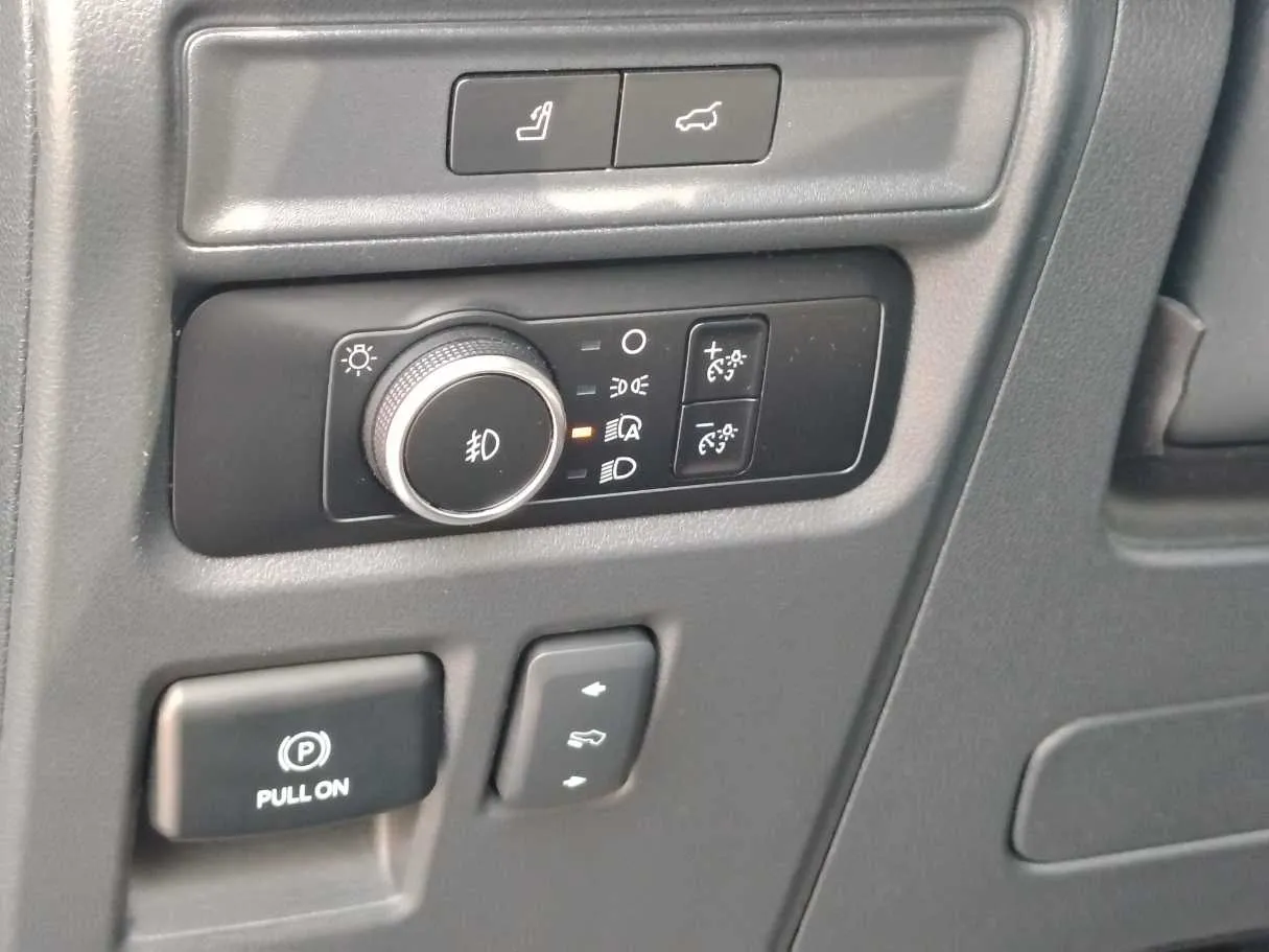 Car image 34