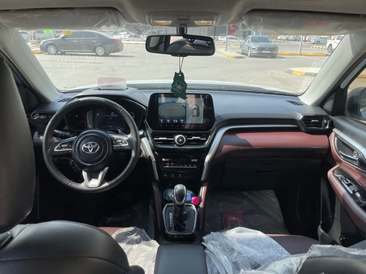 Car image 17