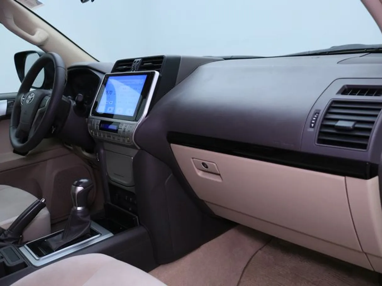 Car image 10