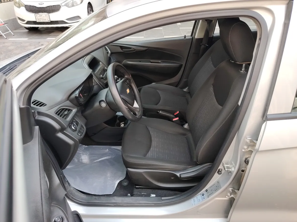 Car image 13