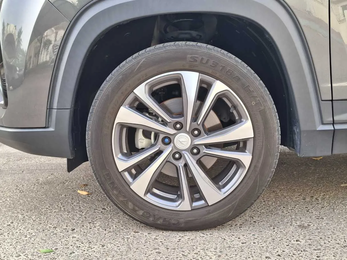Car image 9