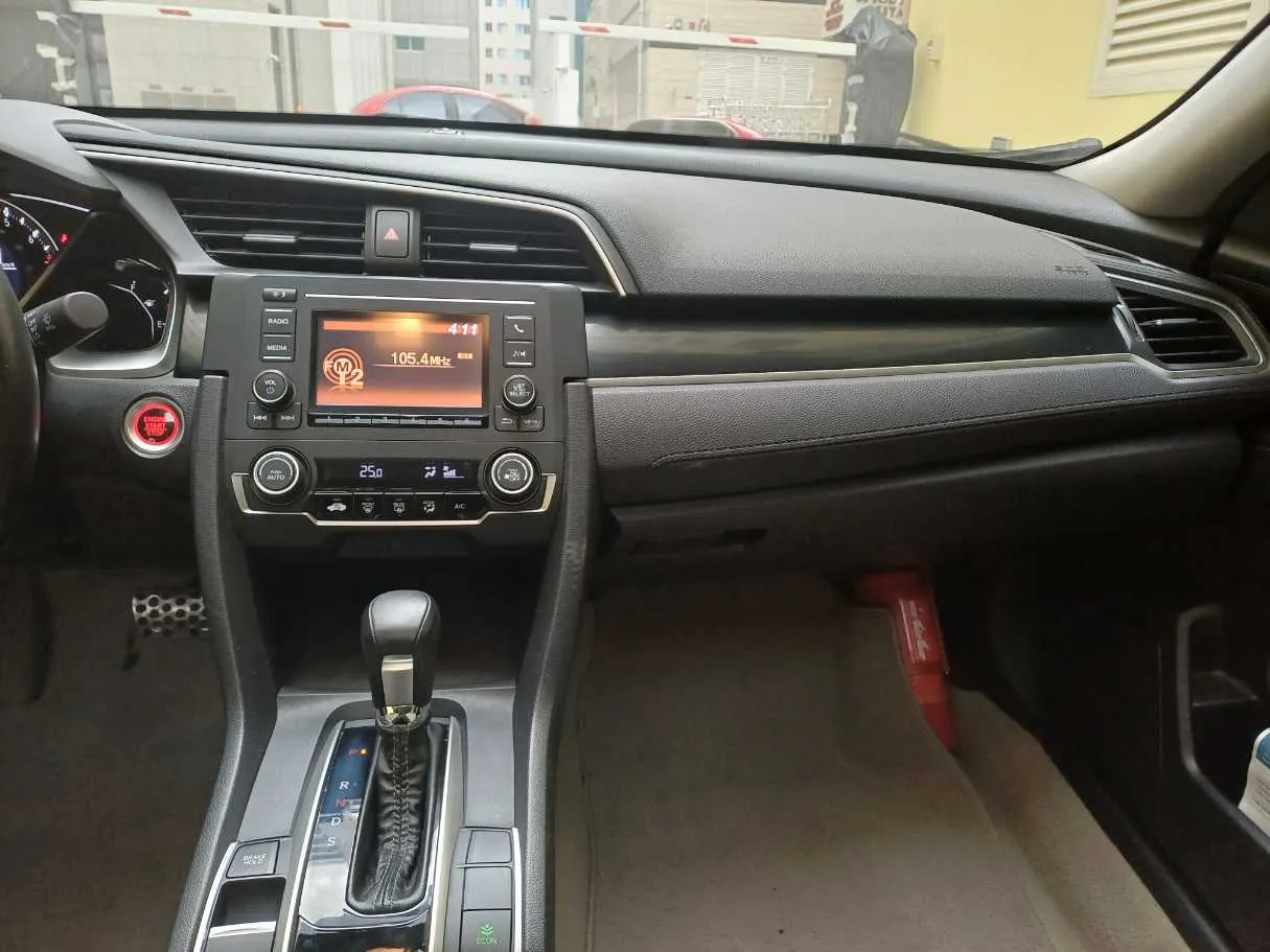 Car image 16