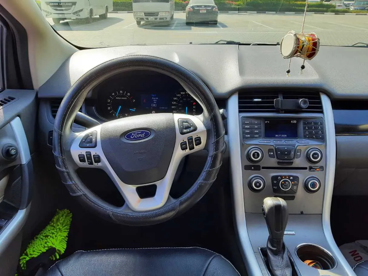 Car image 14