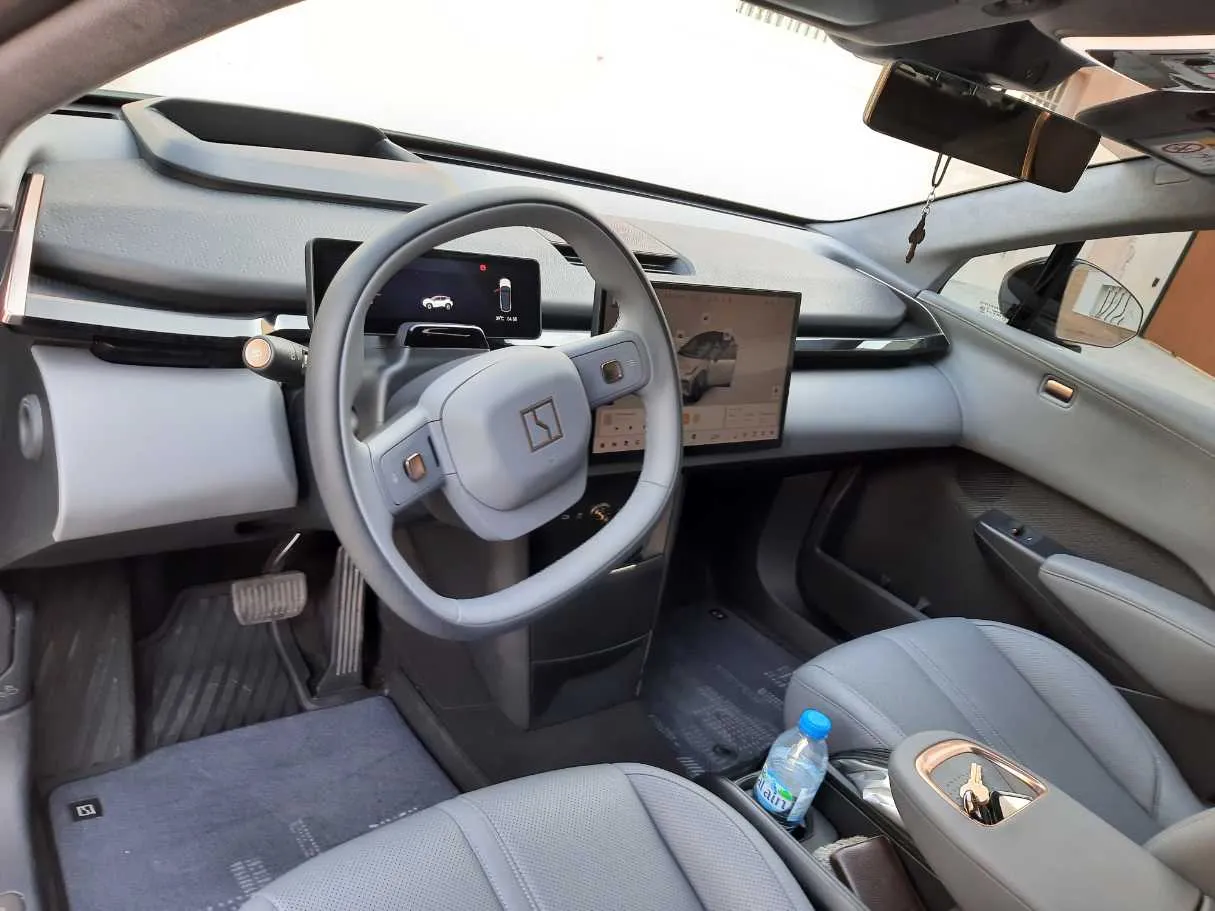 Car image 11