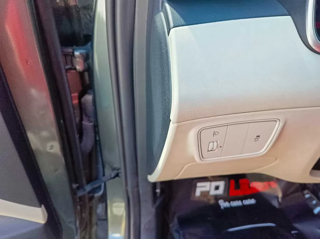 Car image 29