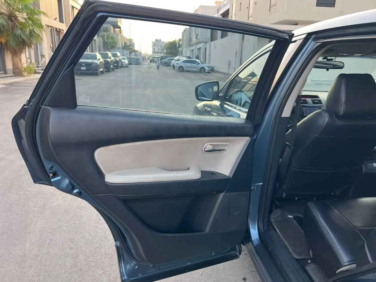 Car image 13