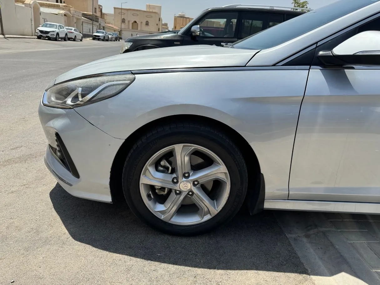Car image 7
