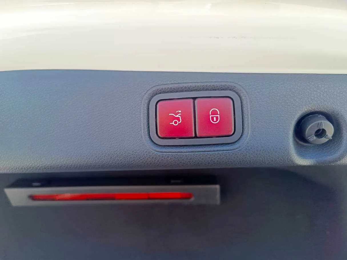 Car image 36