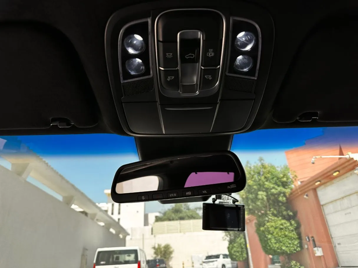 Car image 24