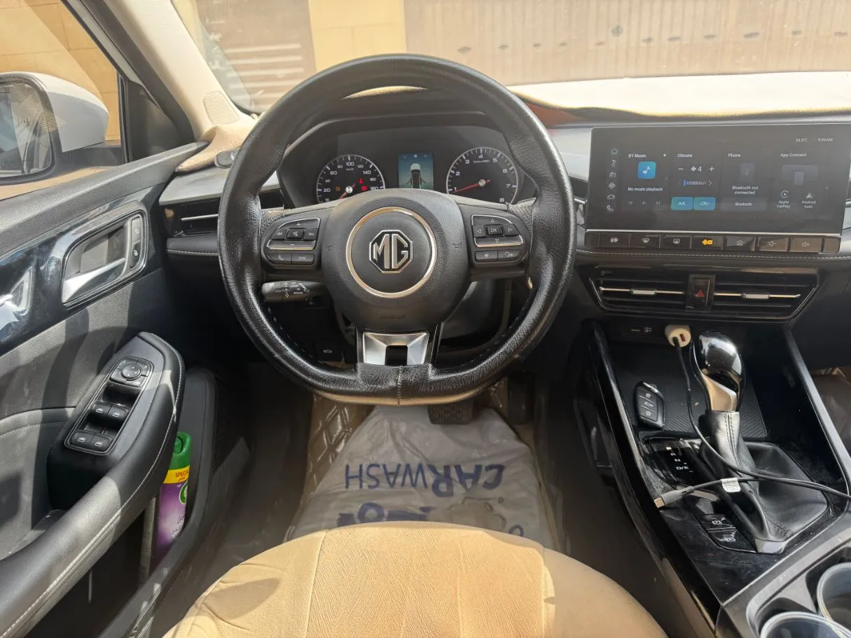 Car image 16