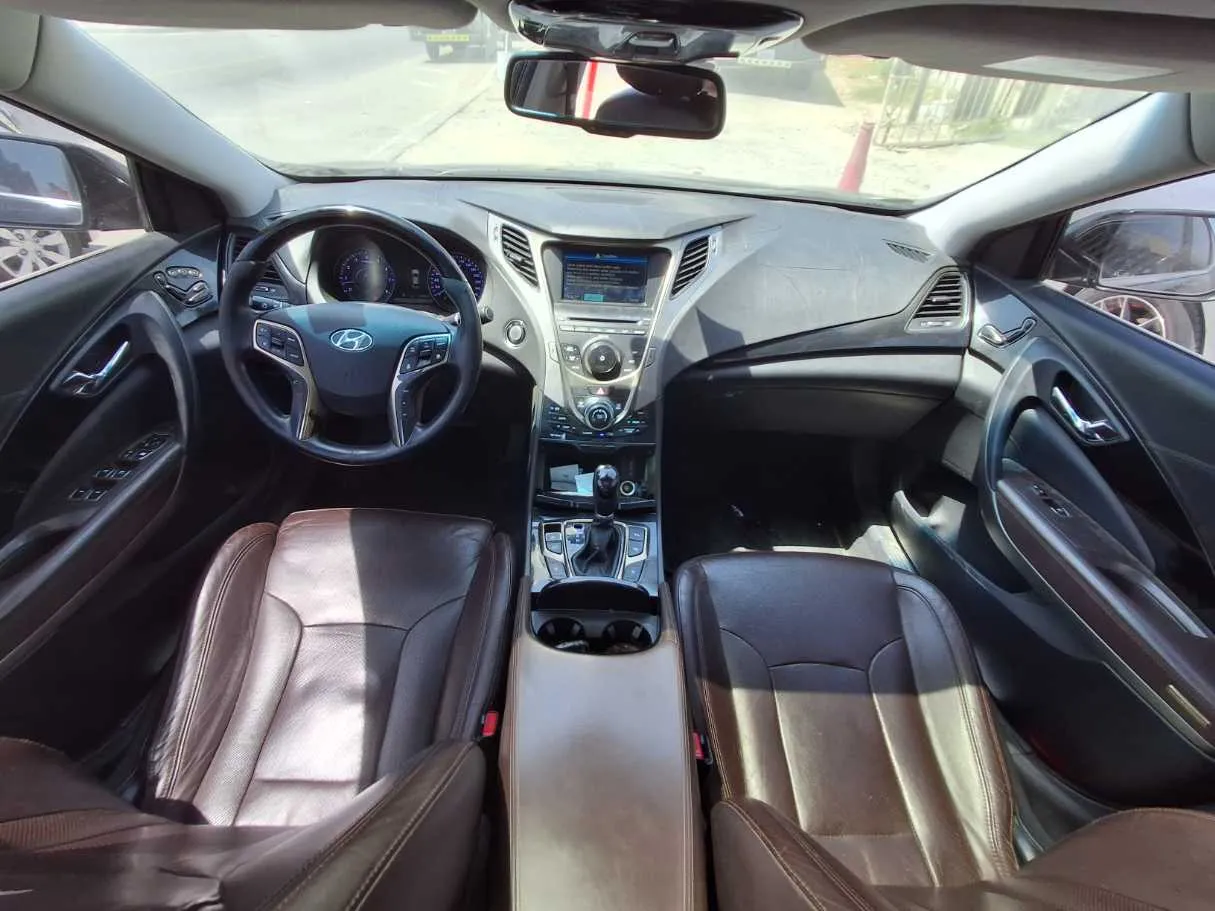 Car image 10