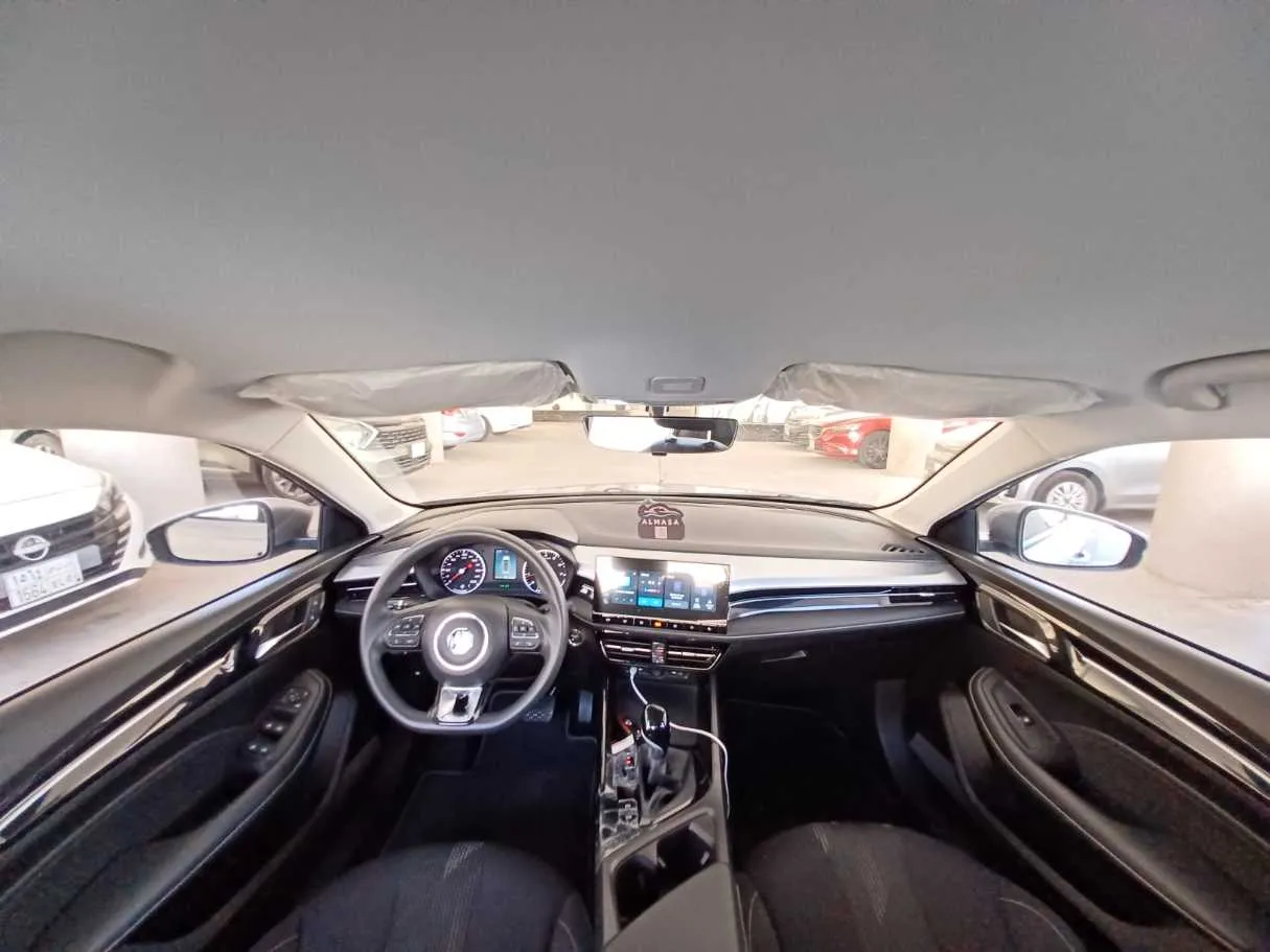 Car image 13