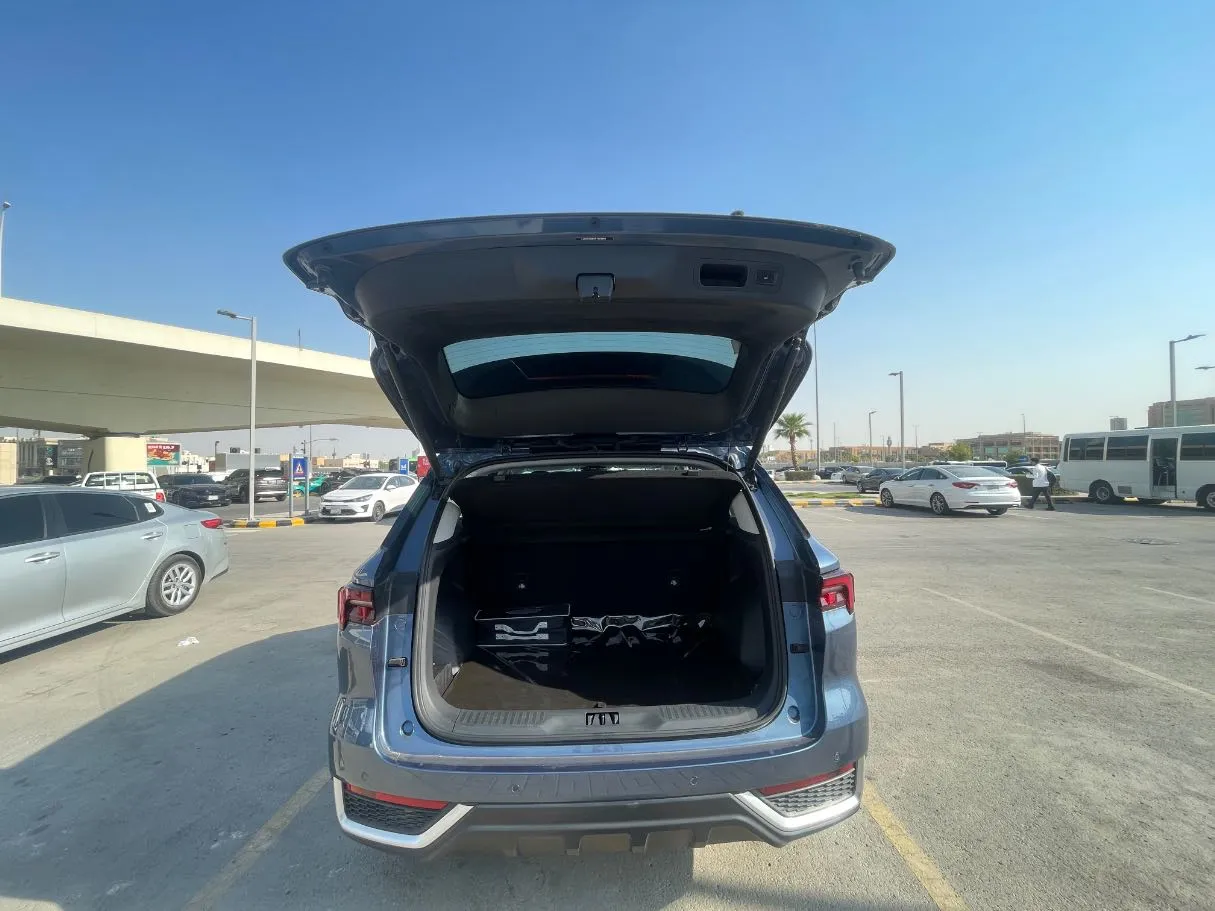 Car image 23