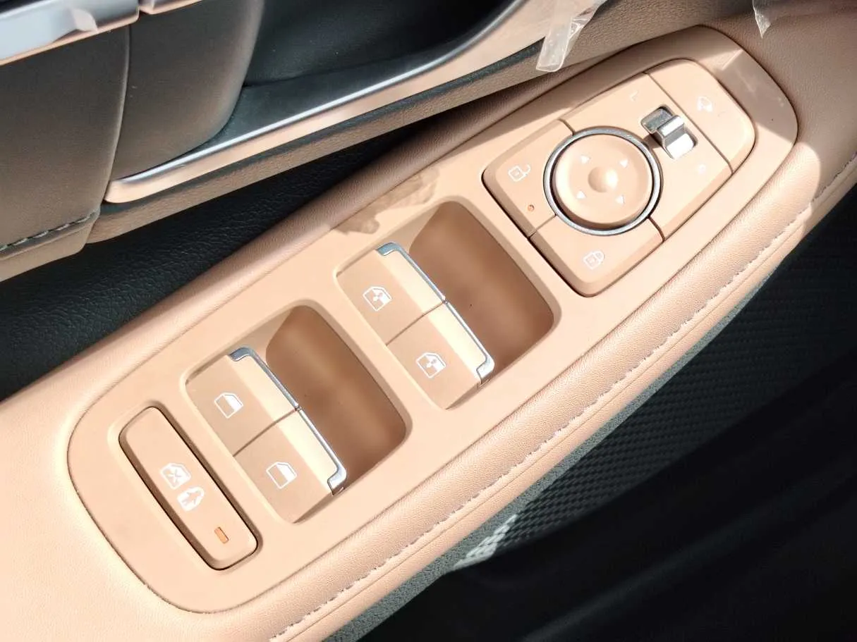 Car image 29
