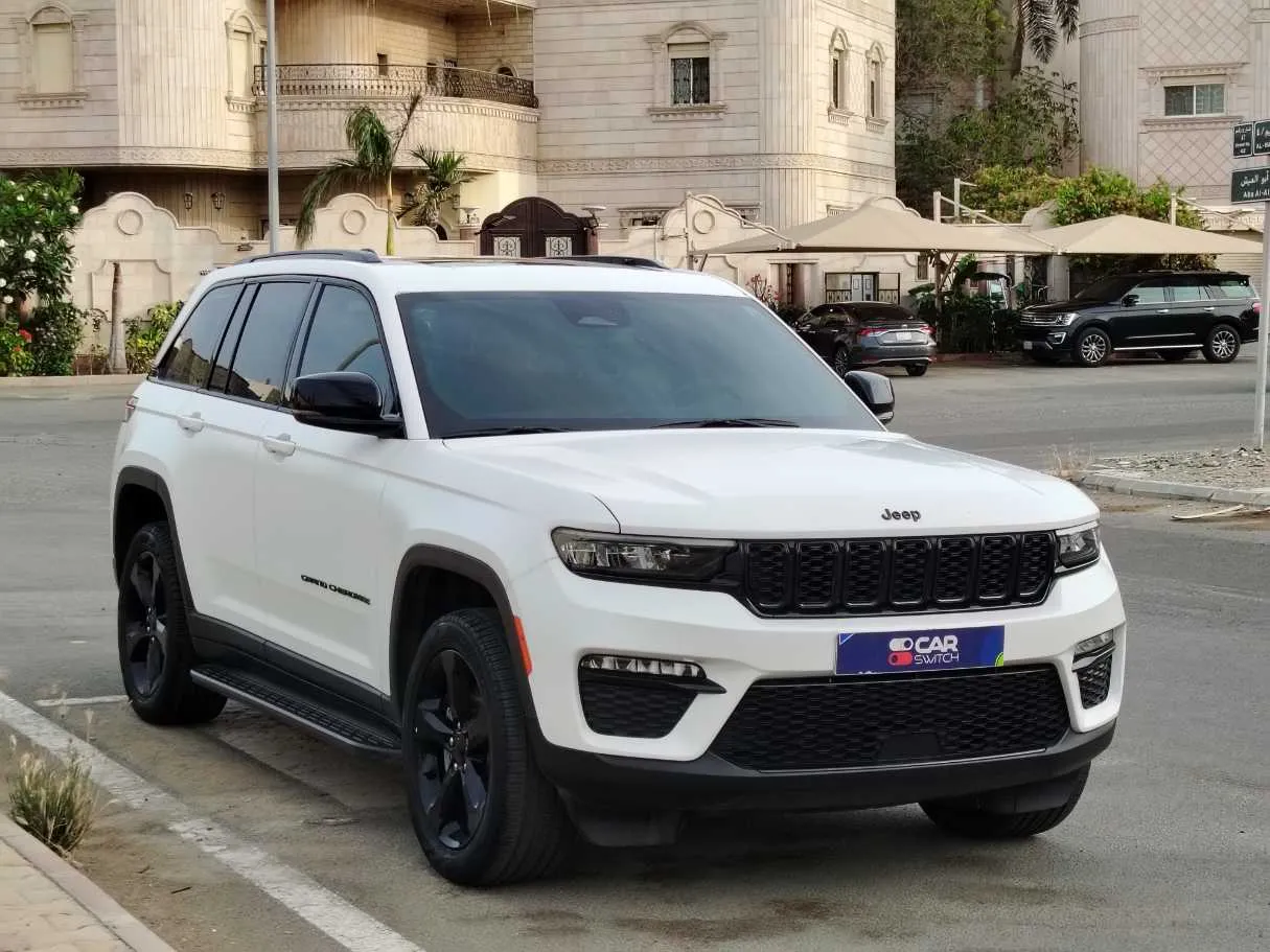 Car image 3